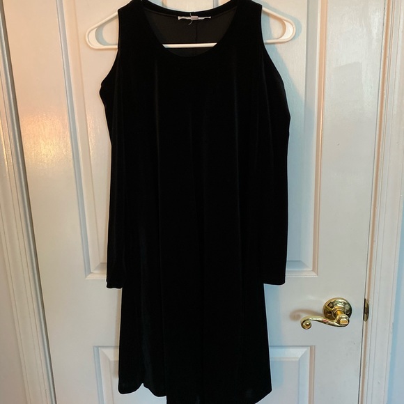 Black Velvet Cold Shoulder Dress - Picture 5 of 5